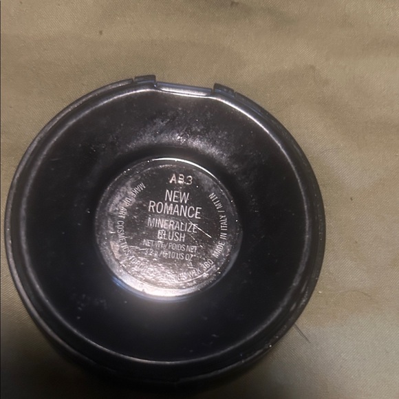 MAC COSMETICS New Romance blush - Picture 4 of 4